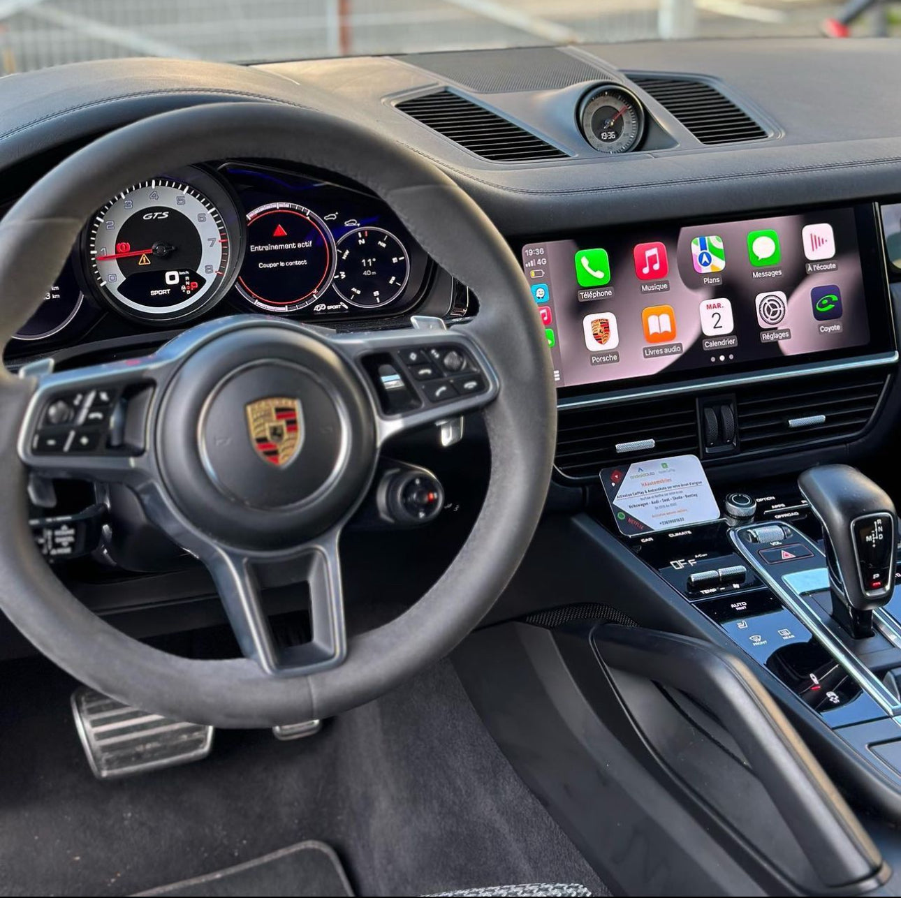 Activation Apple CarPlay en plein écran Porsche